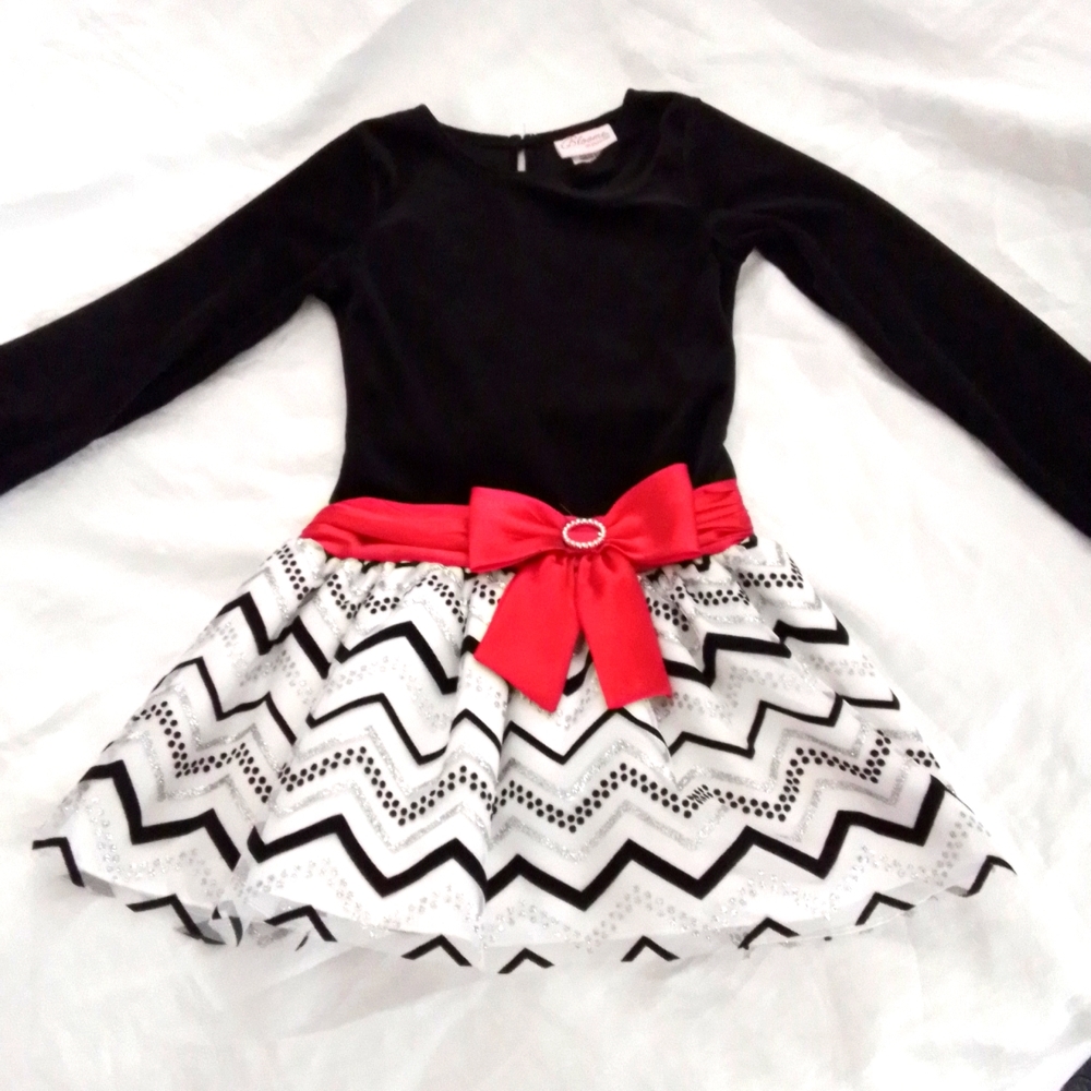 Girls holiday dress, long sleeve, black and white with red bow Size 7